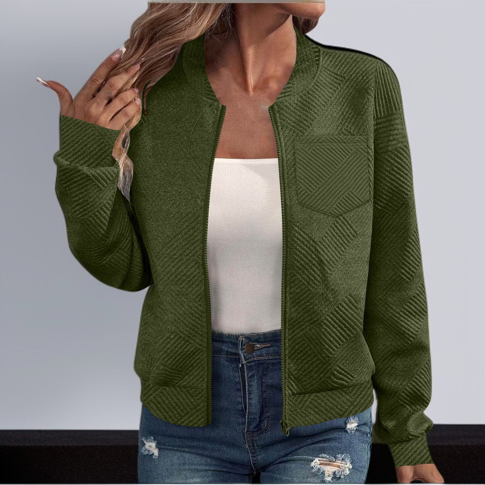 快適な着心地のラウンドネックジャケット