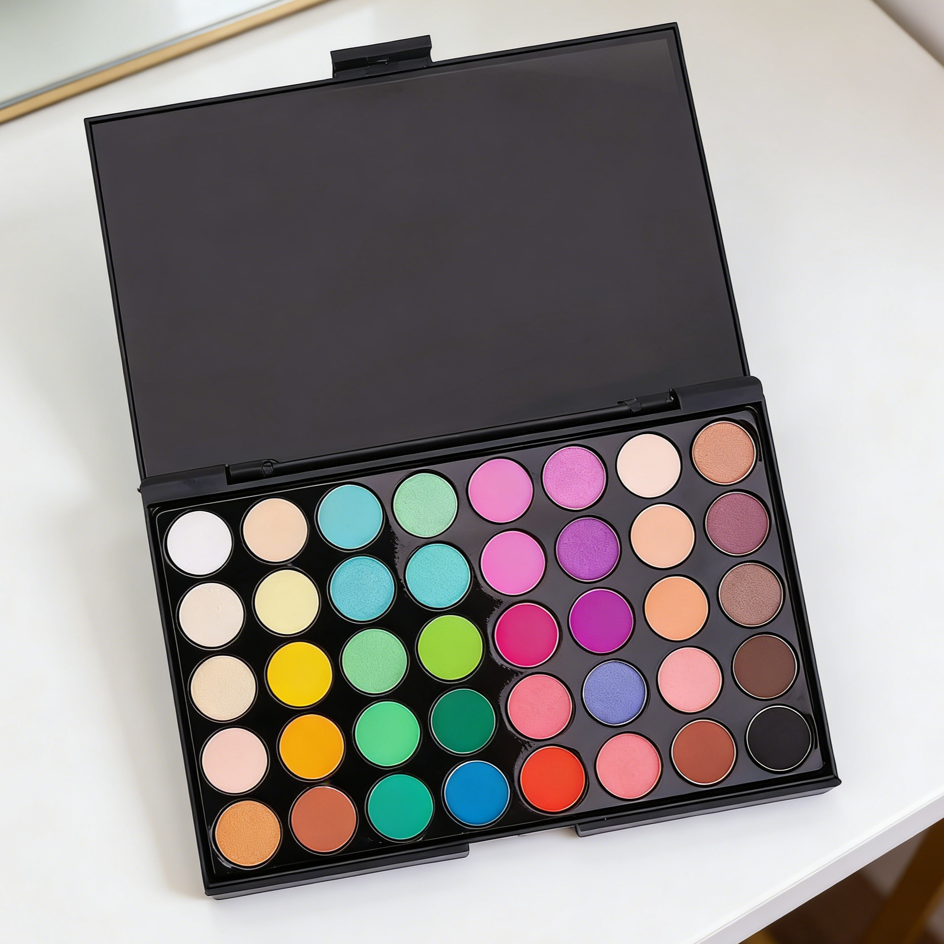 アイシャドウパレットの質感と色味イメージ