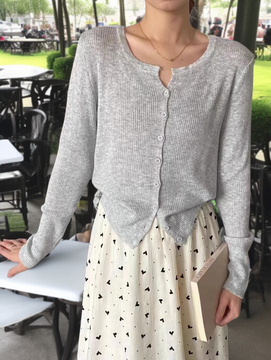 가벼운 니트 소재의 소프트 왁스 코트 디테일