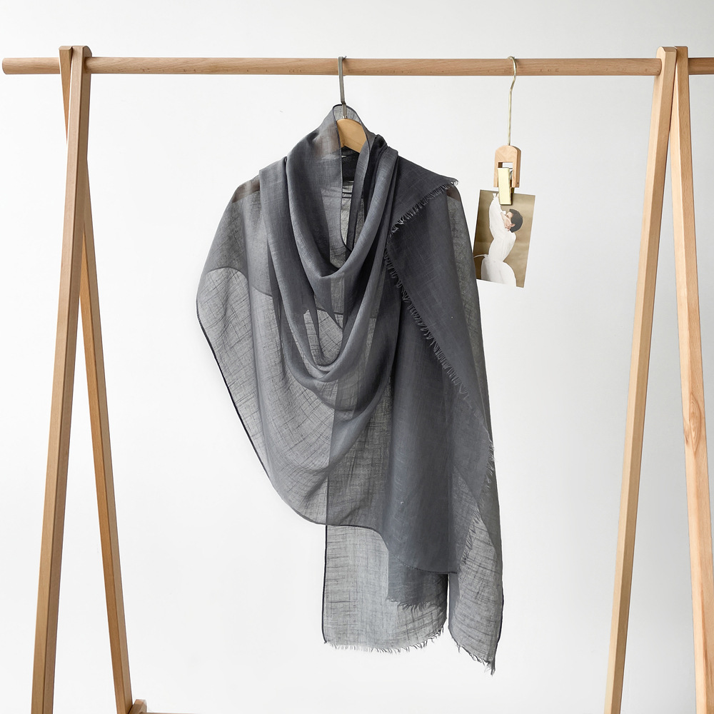 Pañuelo Monocromático de Algodón Bambú con Flecos Cortos