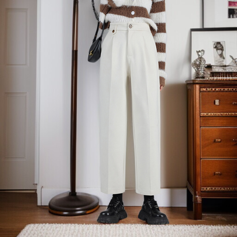 レディースストレートパンツ フロントビュー