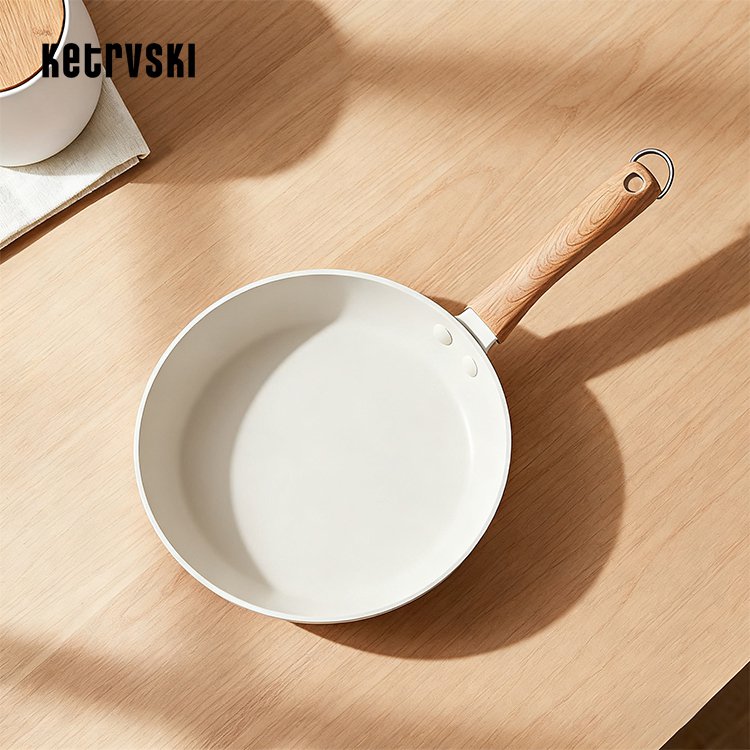 논스틱 코팅 크림색 프라이팬