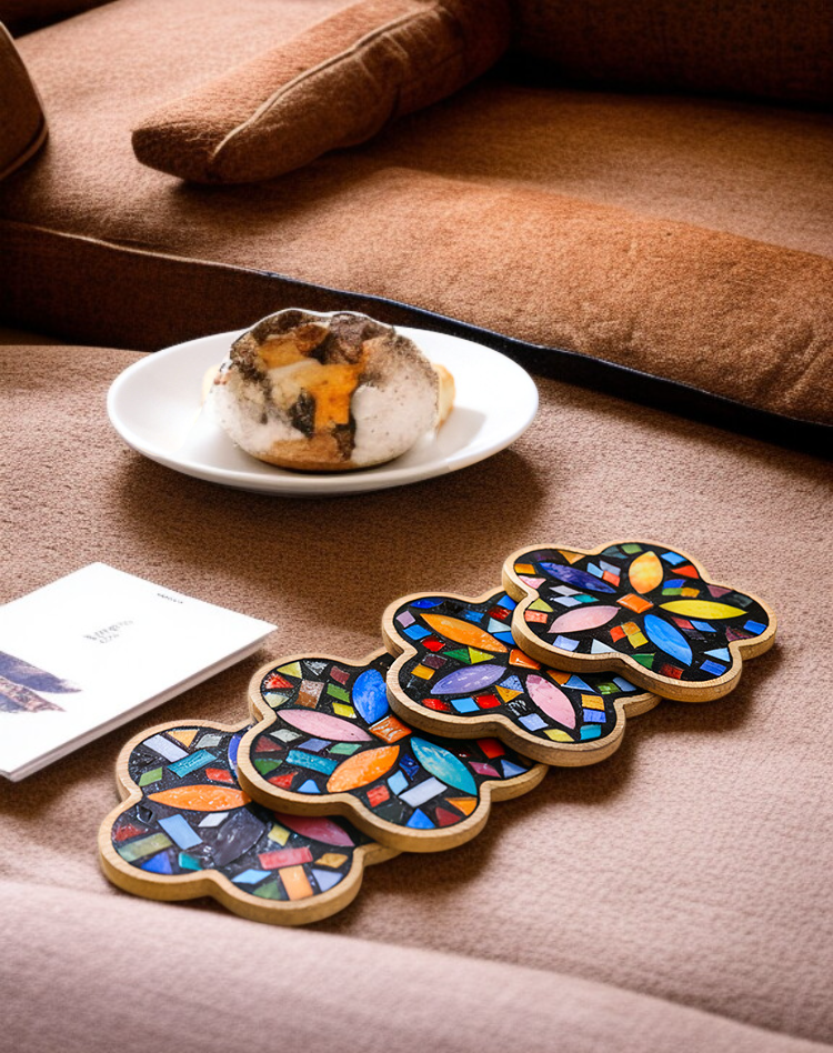 모자이크 패턴이 돋보이는 컵받침