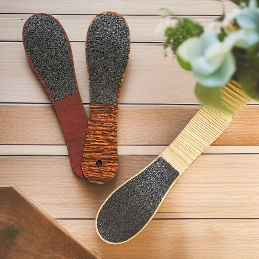 足の疲れを取る木製マッサージ器