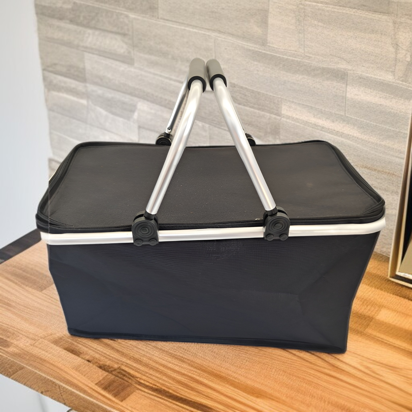 Cesta térmica con diseño moderno y ergonómico