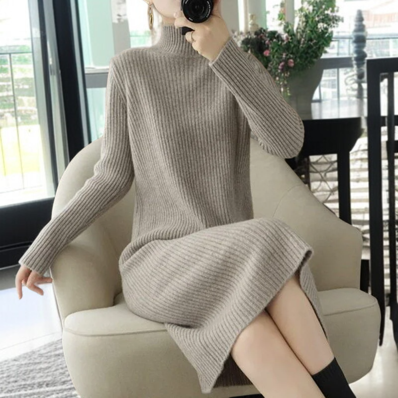 트렌디한 오버 무릎 니트 원피스 전신 이미지