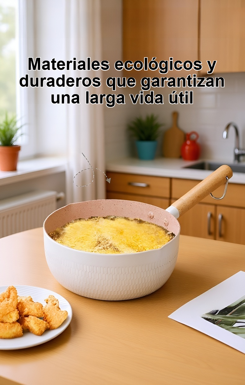 Vista superior de la olla pequeña con sopa caliente