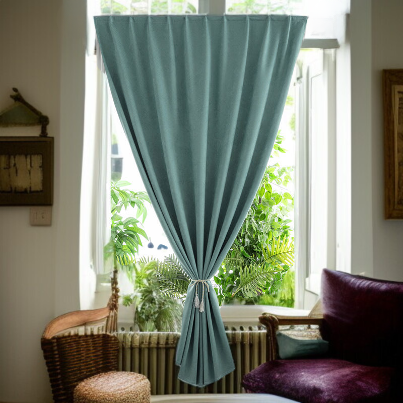 寮の寝室のカーテン ノーパンチ・フローティング・カーテンの取り付け 遮光カーテン 遮光カーテン