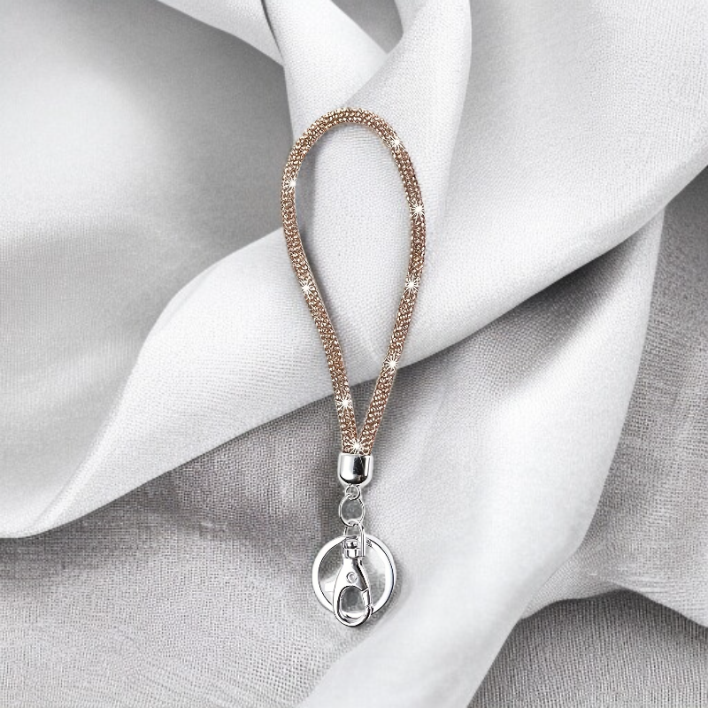 다이아몬드가 박힌 열쇠고리