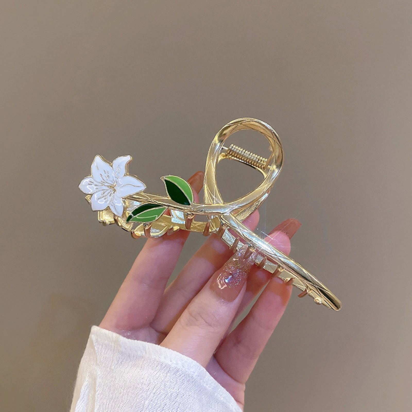 Elegant Vintage Lily Flower Hair Claw