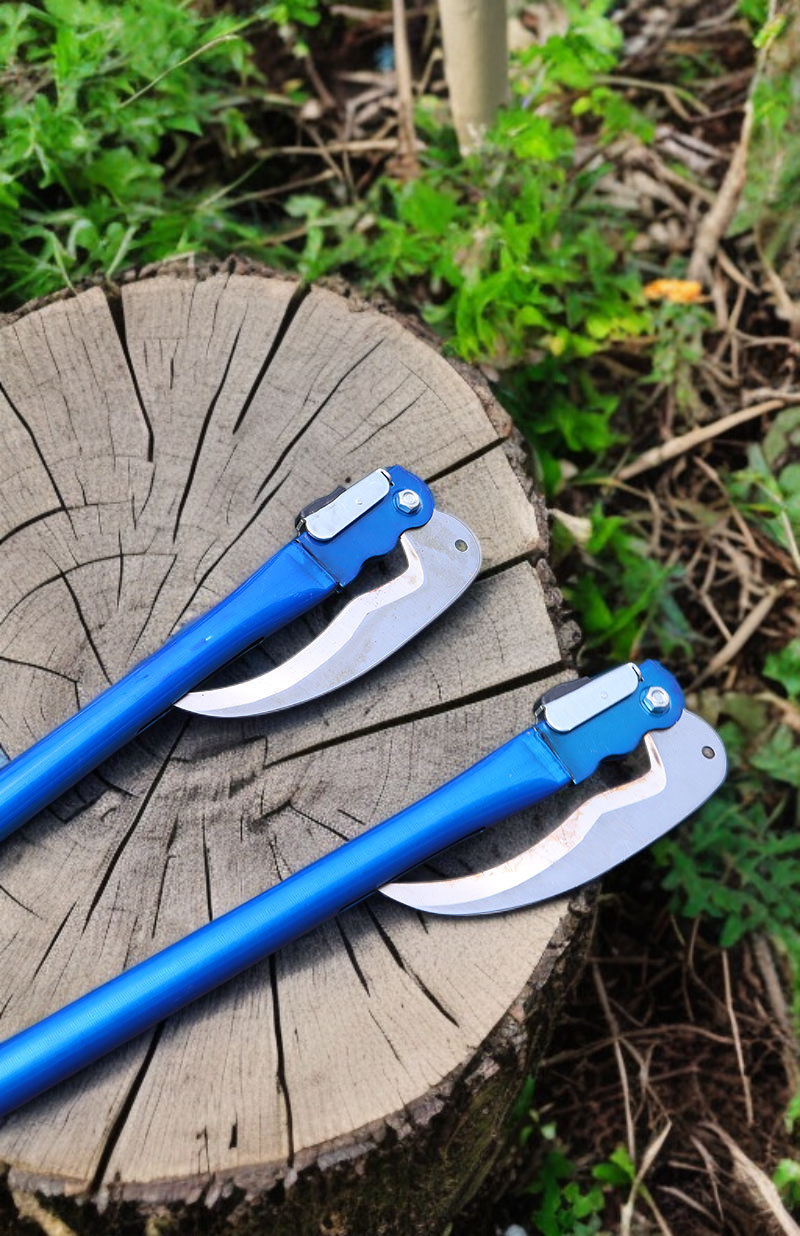 Compact foldable sickle for outdoor use