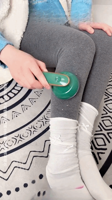 衣類を傷つけない毛玉取り器の使用例