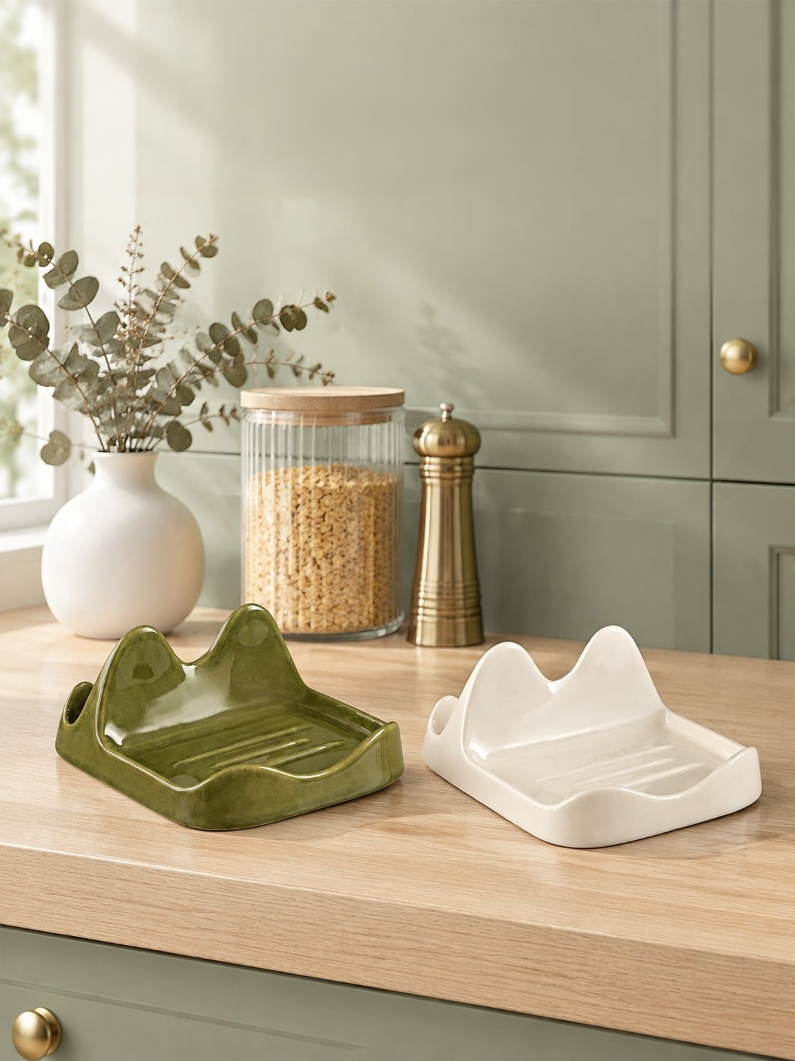 Compact kitchen organizer for pot lids, cutting boards, and cooking spoons
