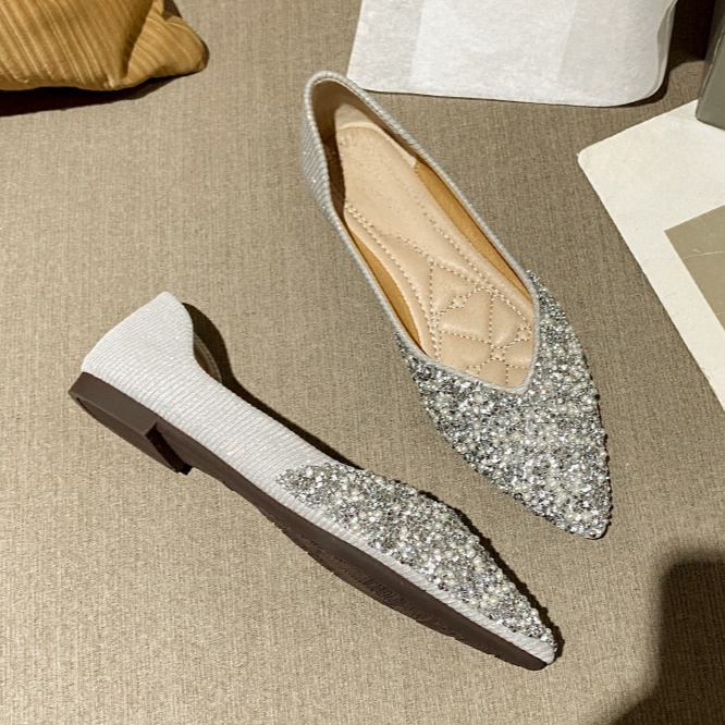 大きいサイズの柔らかいソール・ビジュー＆パール付きポインテッドトゥフラットシューズ
