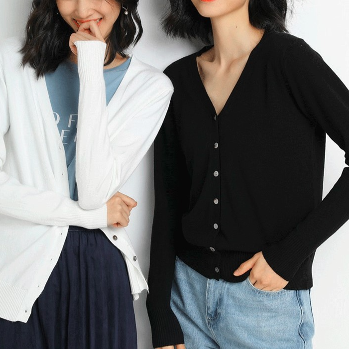 無地シンプルデザインのレディースカーディガン
