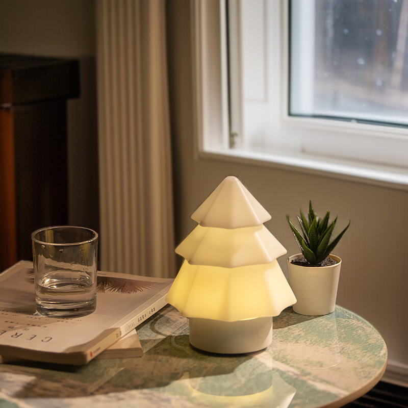 USB加湿器 クリスマスツリー型 ミニサイズ ムードライト付き ディフューザー 加湿器