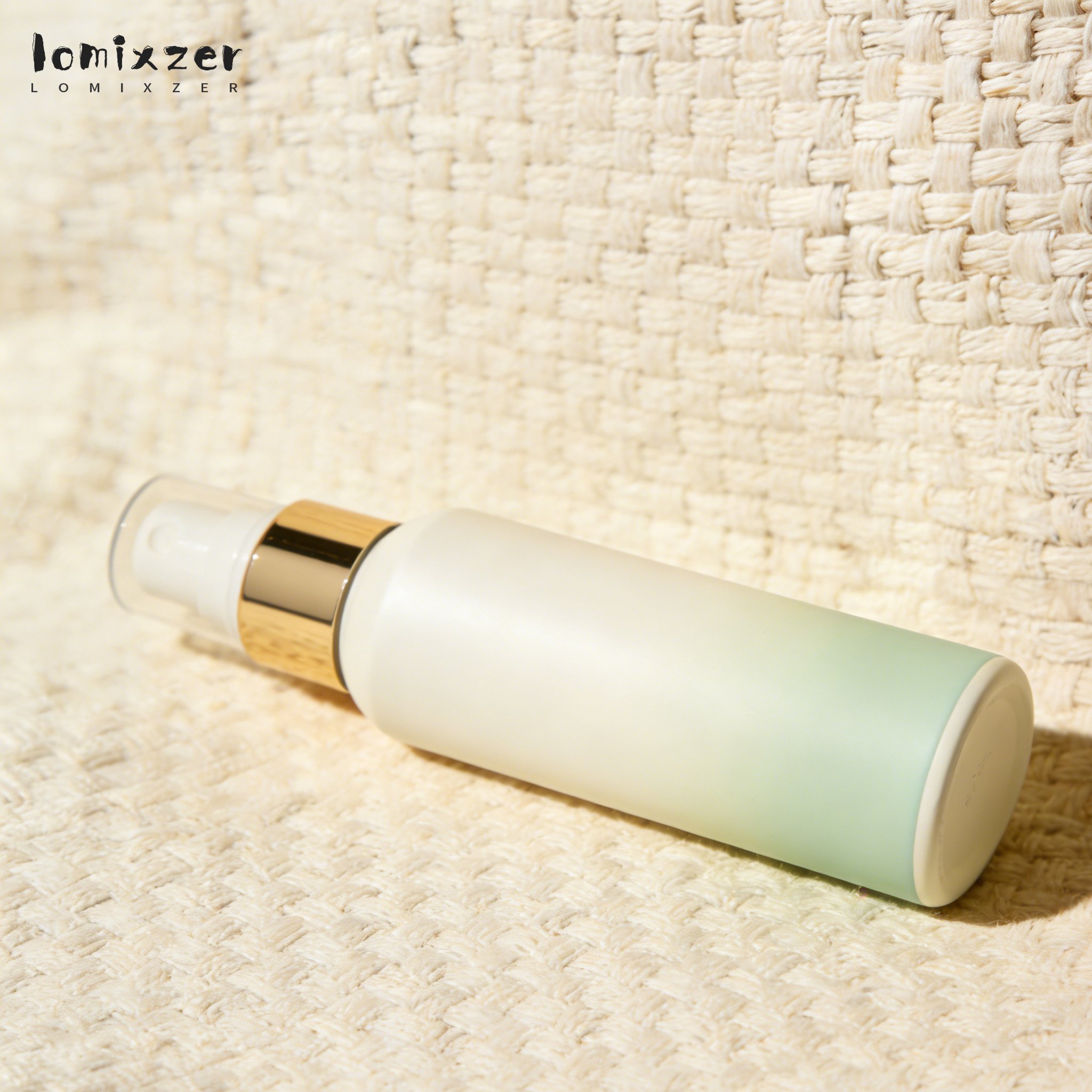 สเปรย์ฉีดหน้าเมคอัพติดทนนาน ขวดสินค้า