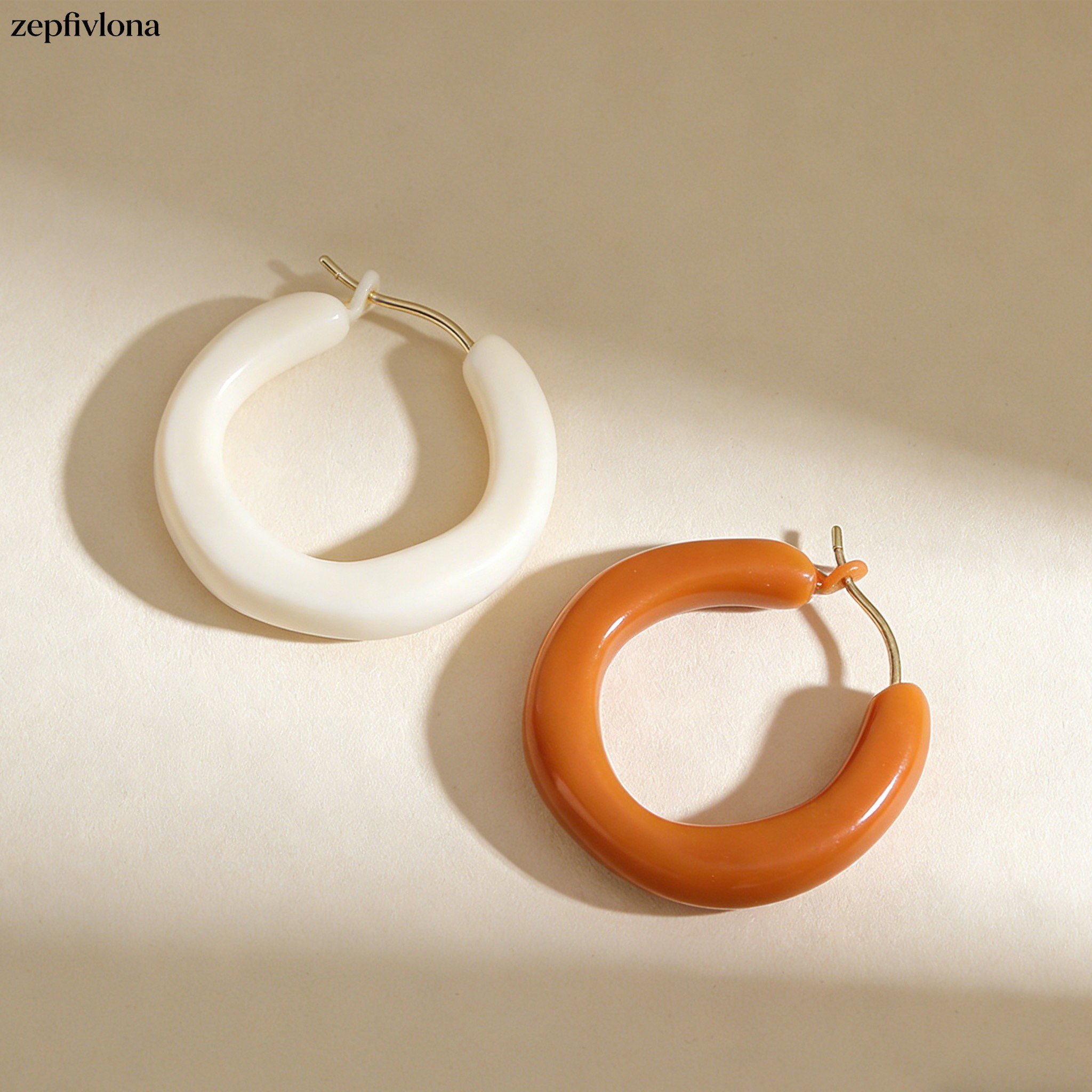 ミニマルなイヤリング