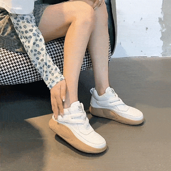 日常使いに最適なクロスマジックテープ厚底スニーカー