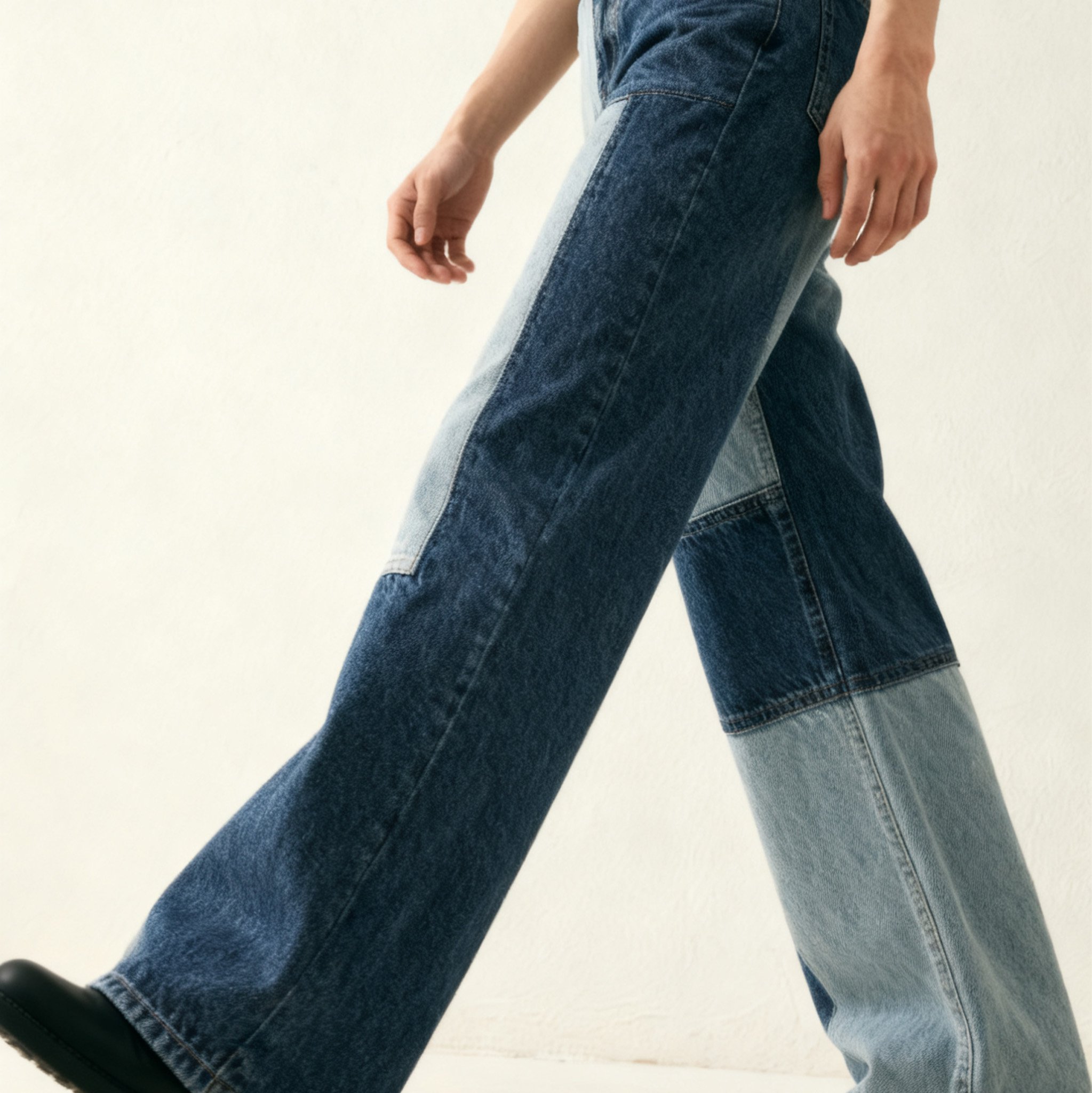 유니크 컬러블록 디자인의 와이드 데님 팬츠 전면