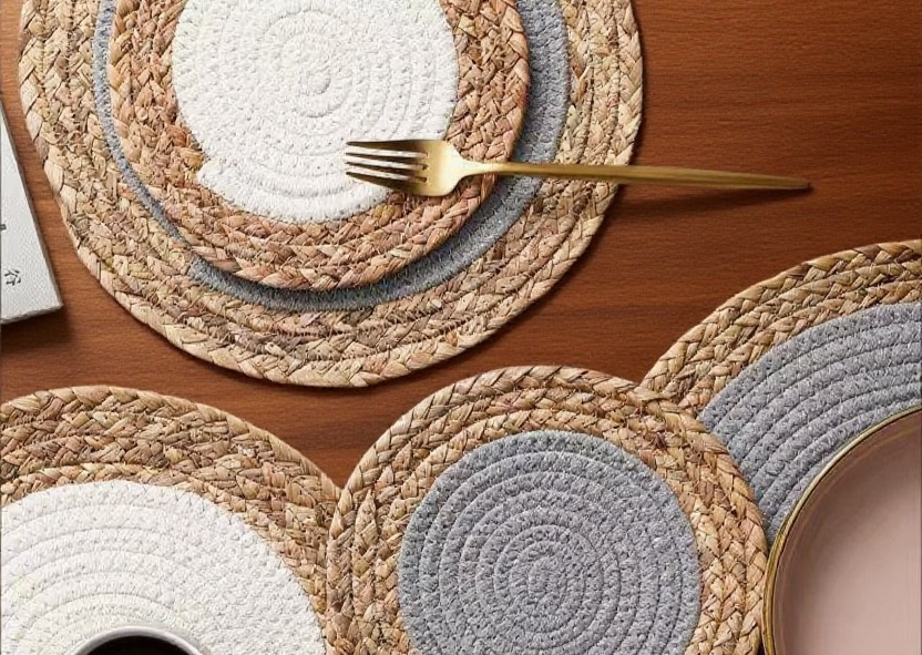 실내 공간에 설치된 천연 목화 쿠션 인테리어 샷