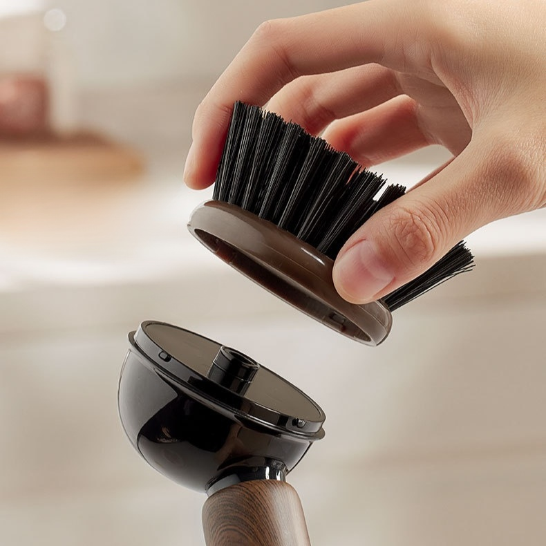 木目調吸盤付き立てられる液体注入型鍋用ブラシ