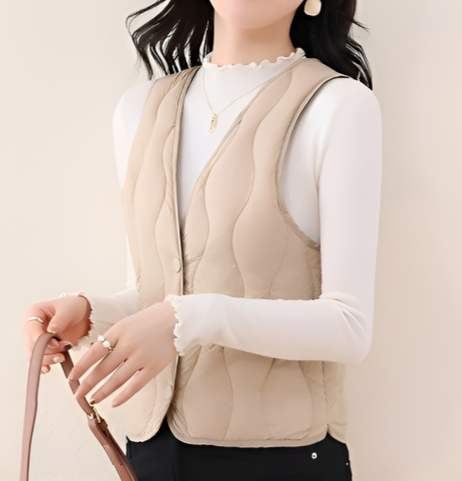 軽量で暖かいフリース素材のショートベスト