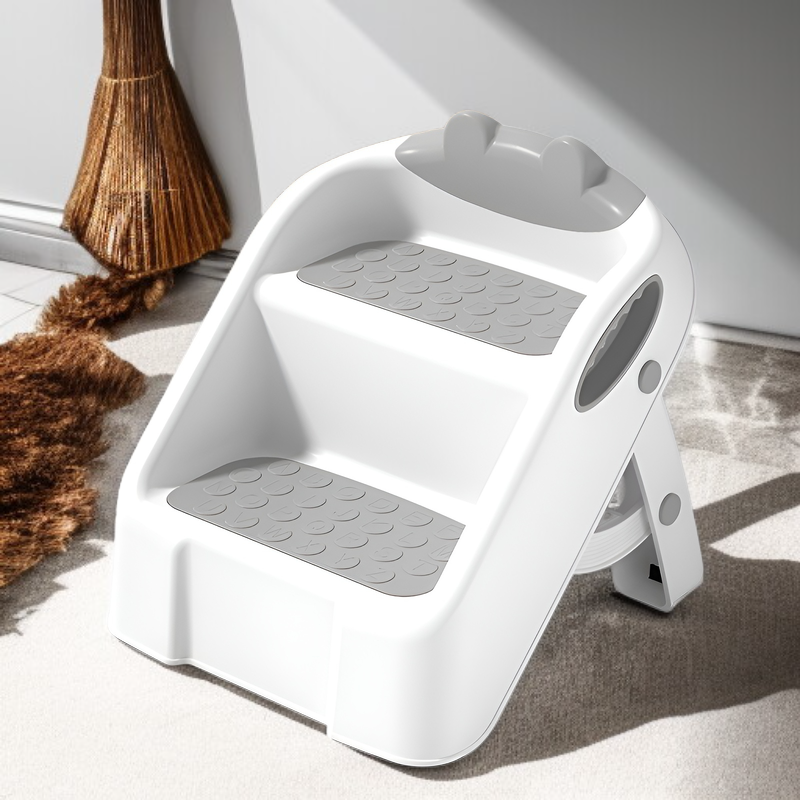 Taburete compacto y fácil de guardar para niños