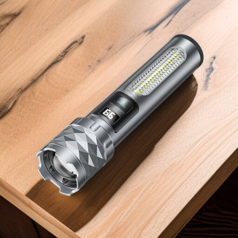 超高輝度懐中電灯