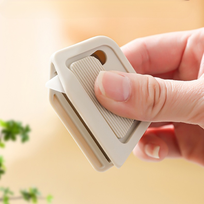 自動回彈磁吸陶瓷拆箱刀