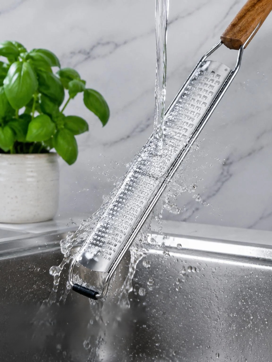 Utensilio de cocina para rallar la piel de naranja