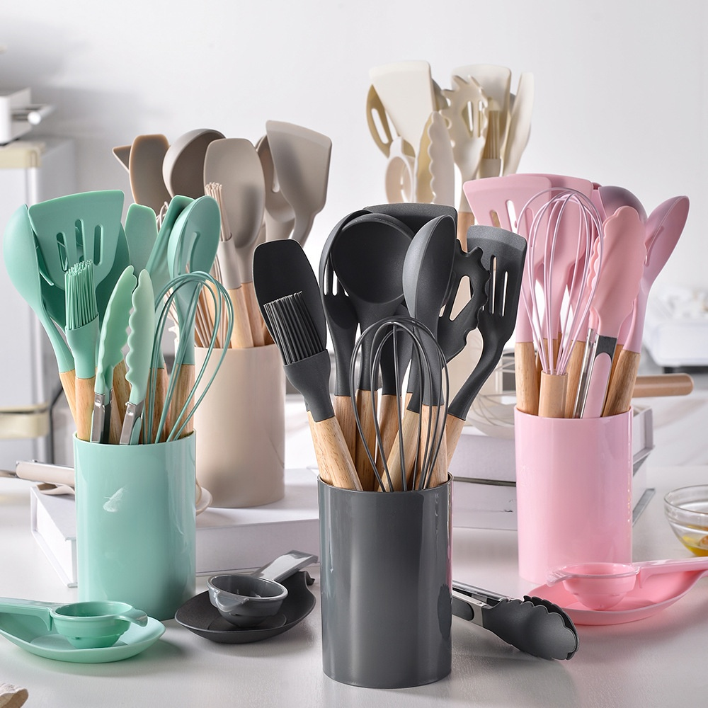실리콘과 나무 주방용품 세트