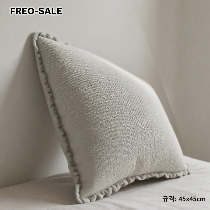 다양한 색상의 패브릭 쿠션 디테일