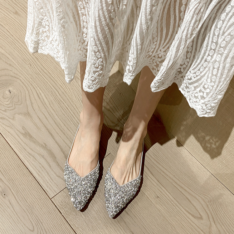 大きいサイズの柔らかいソール・ビジュー＆パール付きポインテッドトゥフラットシューズ