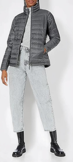 おしゃれなレディースダウンジャケット全身コーデ