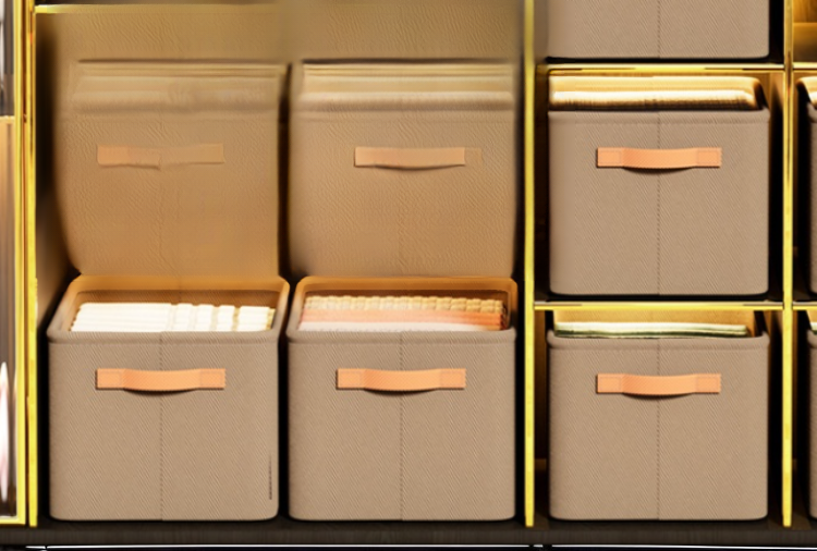 넉넉한 수납공간을 가진 옷 보관함