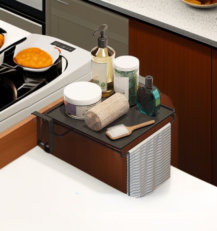 모던 디자인의 주방 수납 선반