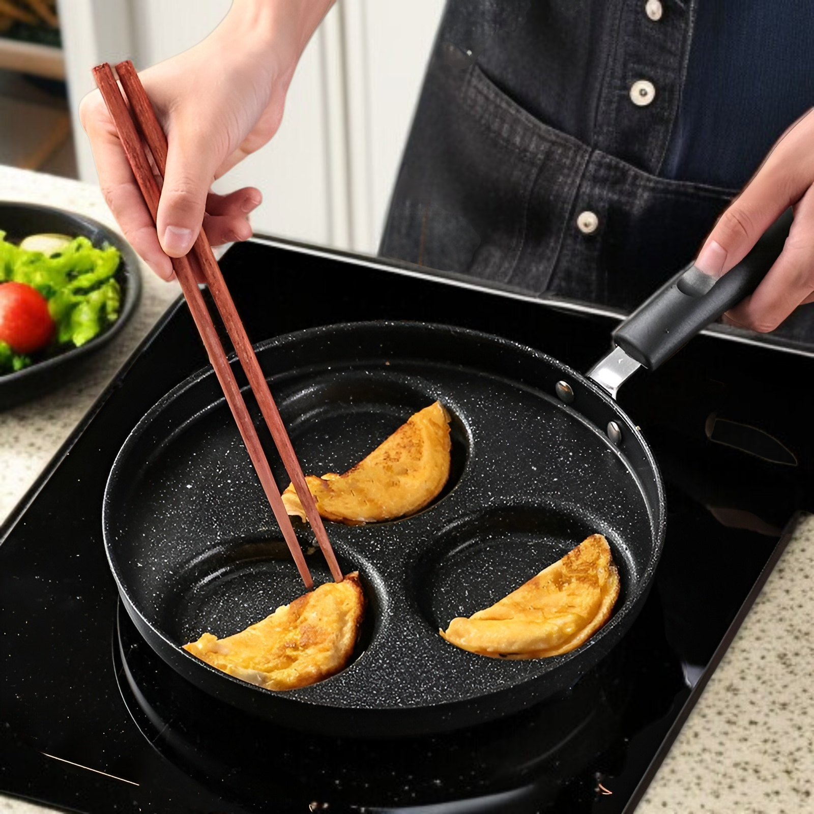 Easy to clean mini breakfast pan