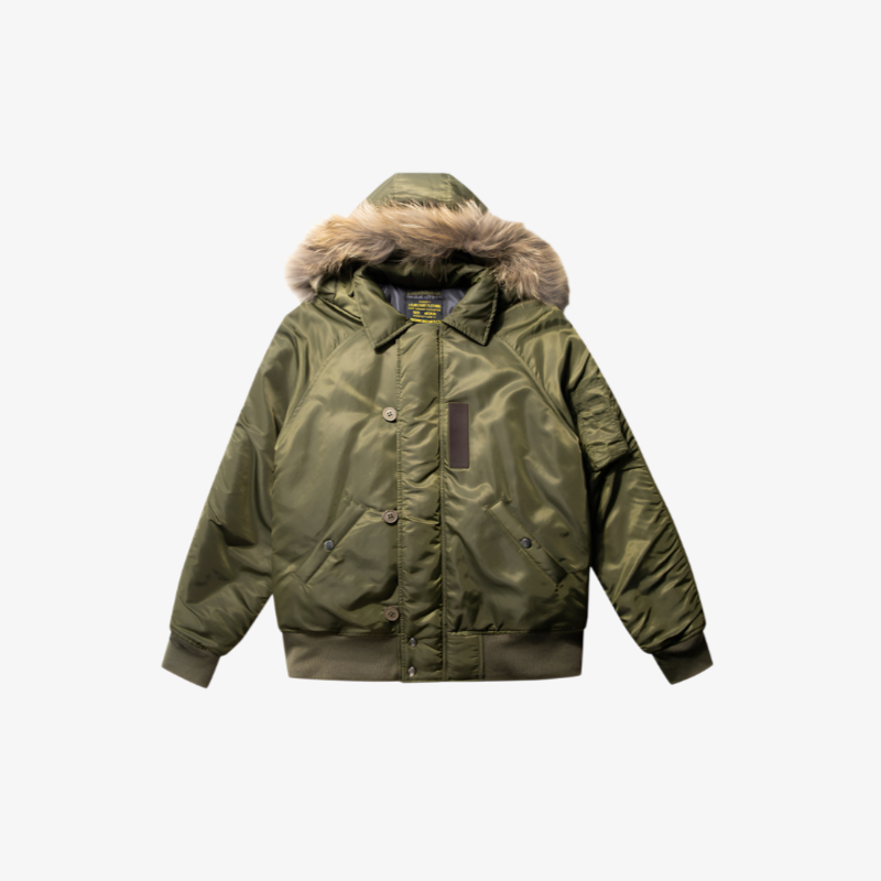 メンズが着用するN-2Bジャケット