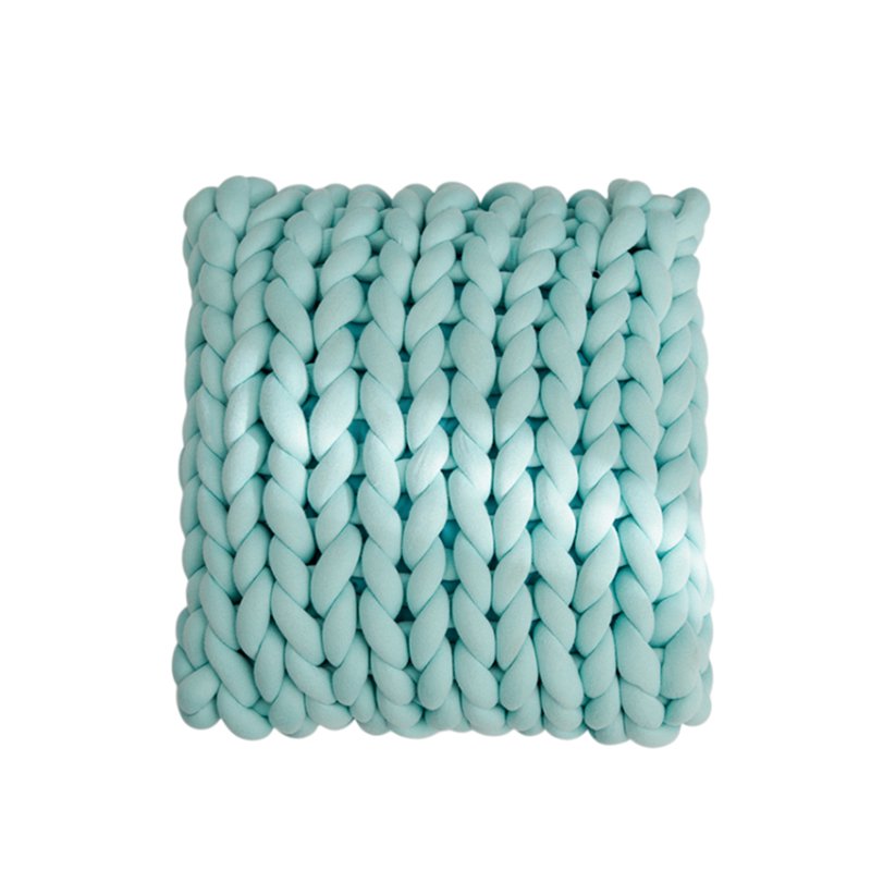 ソファのクッションと装飾的な背もたれ