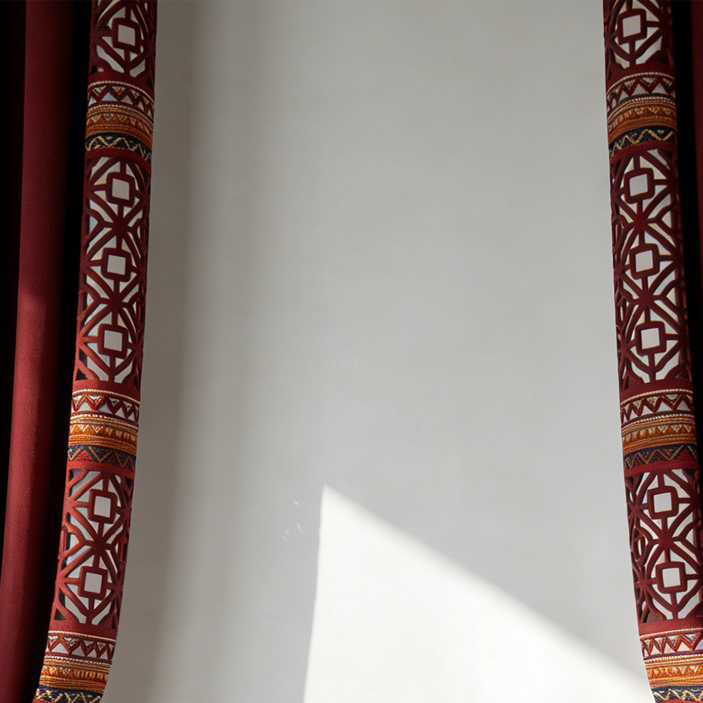  Elegantní červený závěs