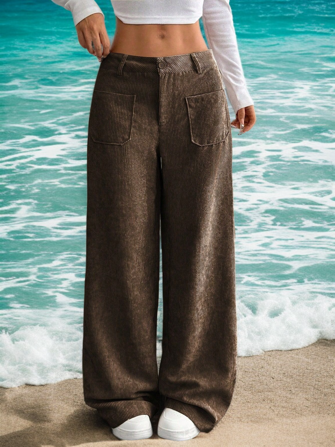 カジュアルコーデにおすすめの床までの長さパンツ