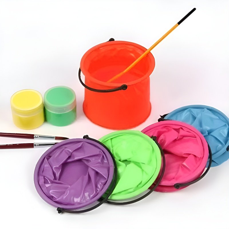 Portable collapsible bucket