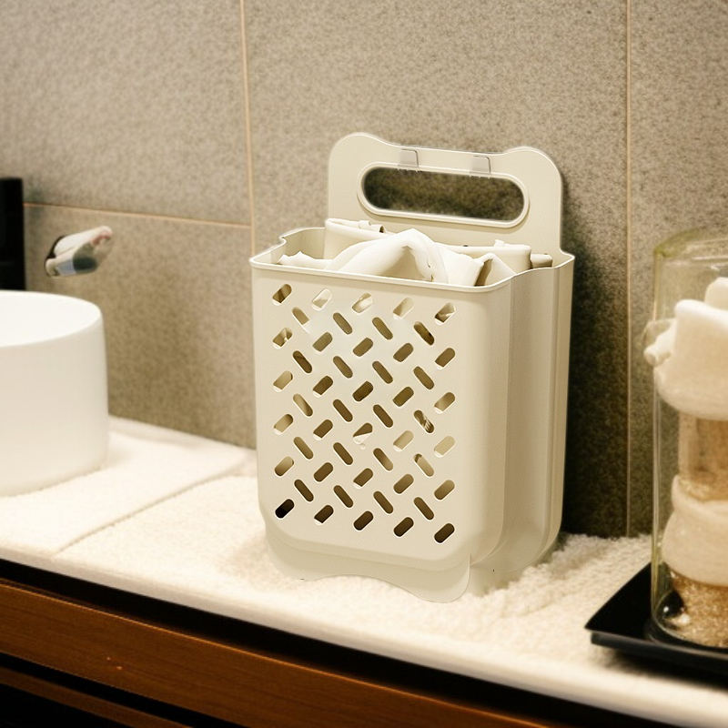 Cesta plegable de ropa sucia para balcón en uso