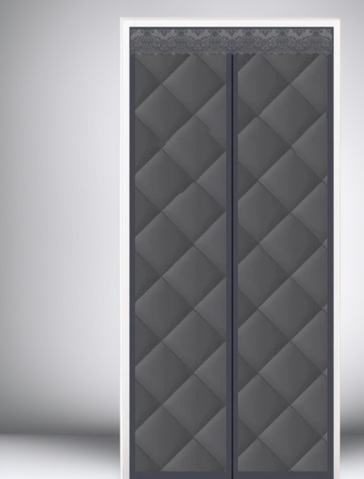 두꺼운 자석 흡인 커튼 설치 모습