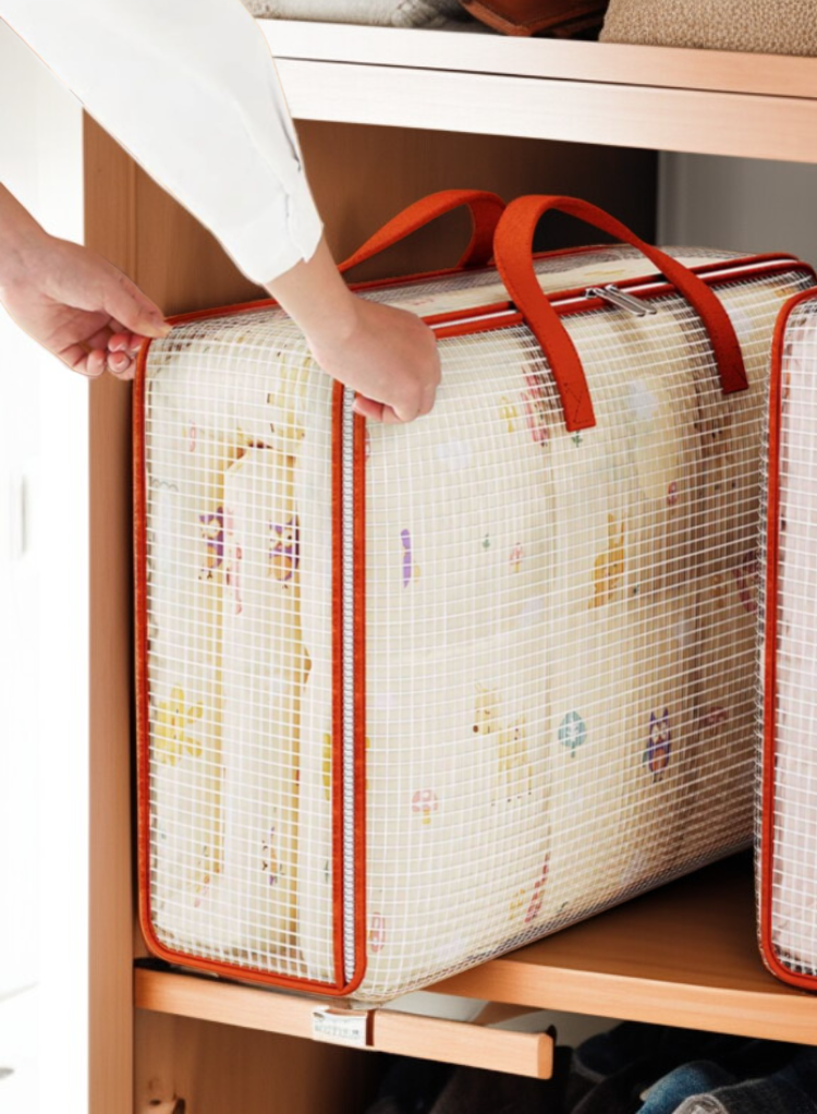 옷장에 깔끔하게 정리된 수납함