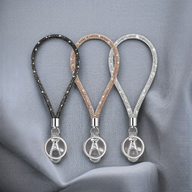 다이아몬드가 박힌 열쇠고리