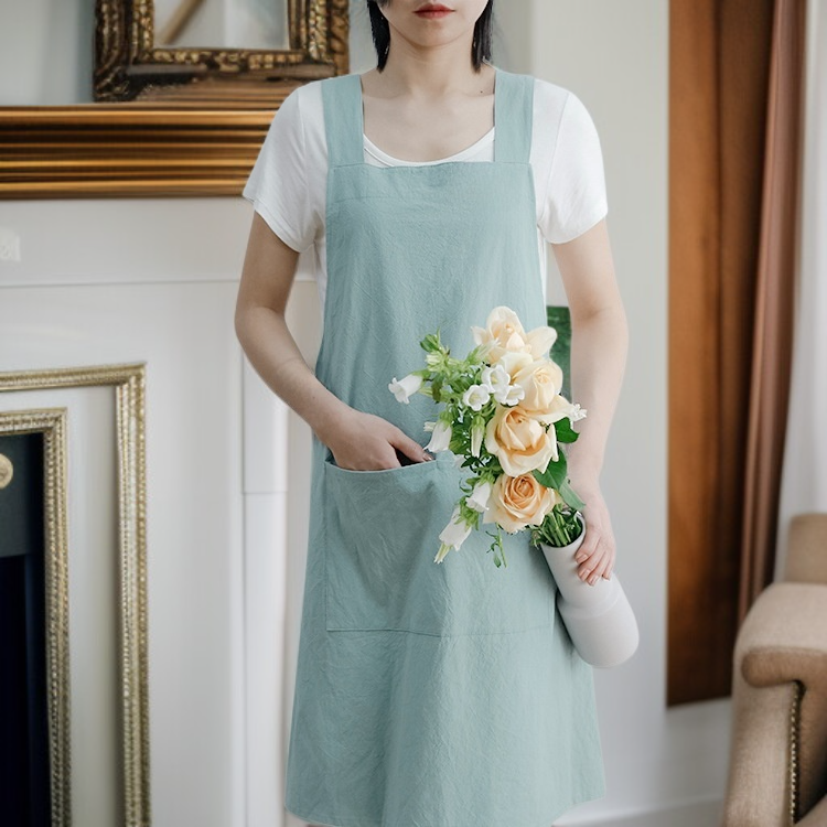 Comfortable kitchen apron in solid color