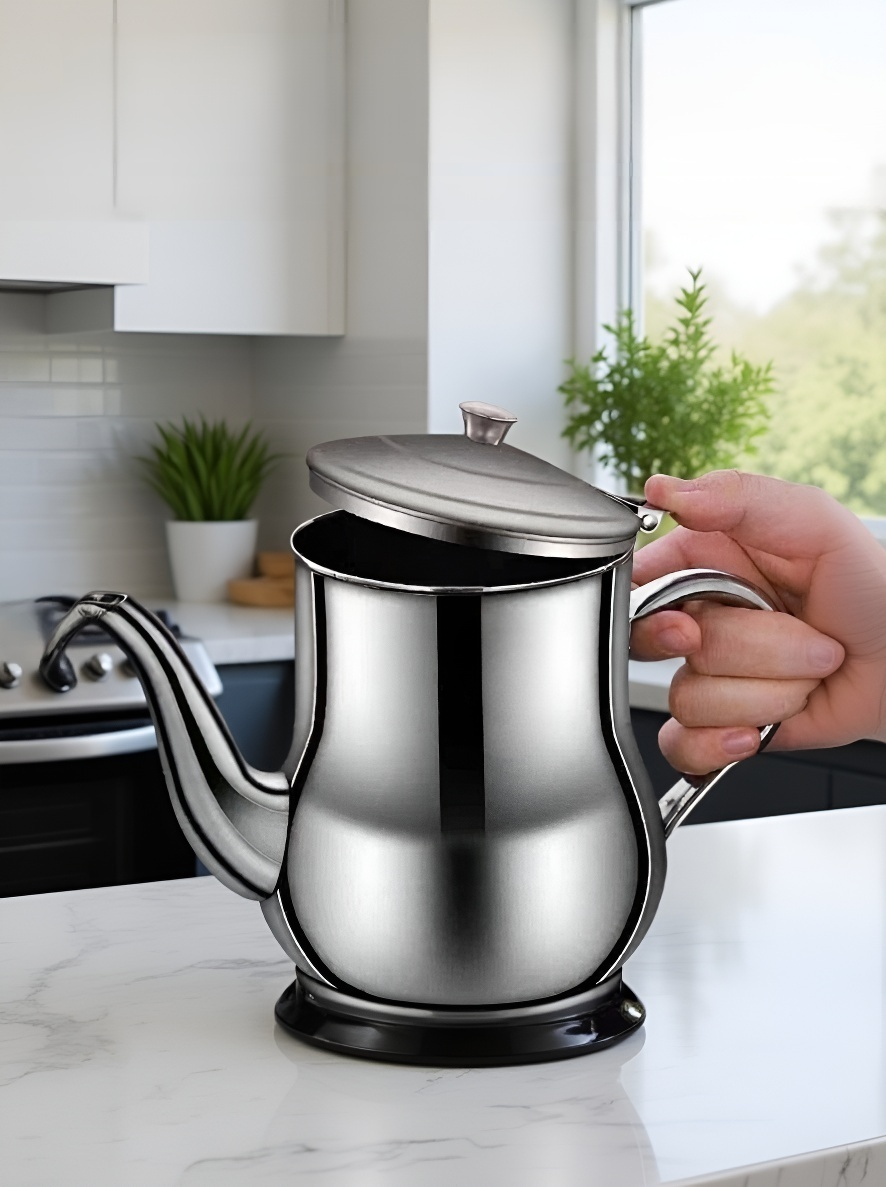 مصفاة لتصفية الخضار والفواكه في المطبخ