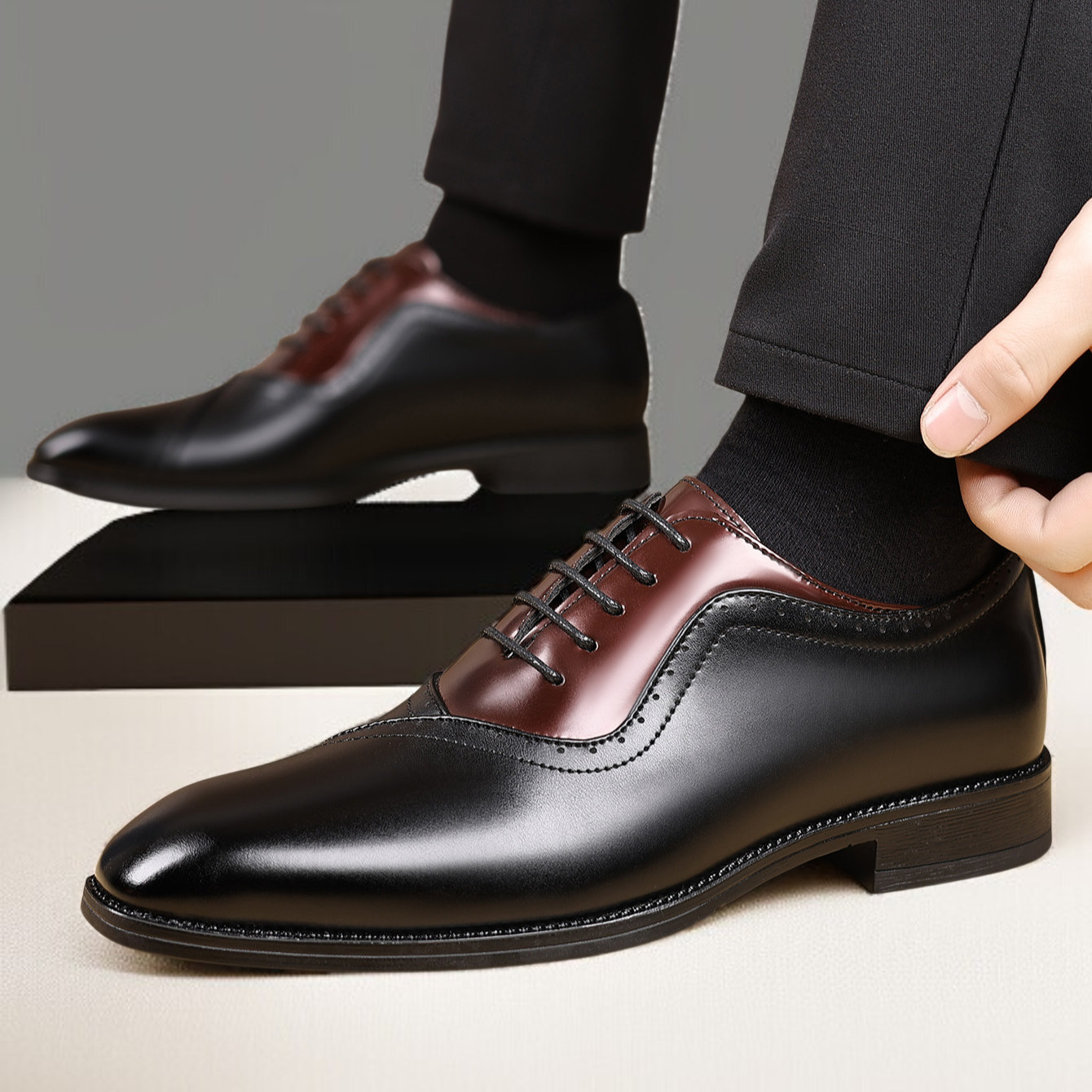 礼服用方头系带皮鞋の高級感ある擦色仕上げ
